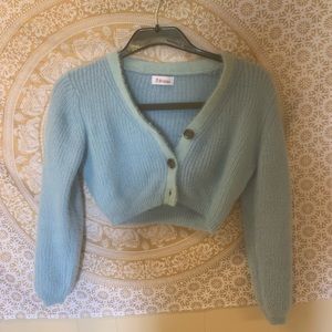 super soft sky blue cropped sweater ☁️ 🕊